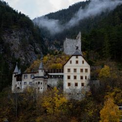 hotels near castle area