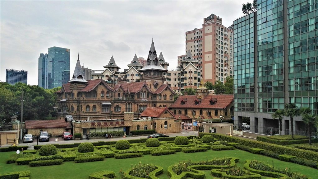 budget accommodation near castle
