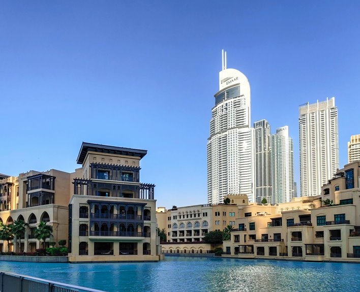 hotels close to landmarks