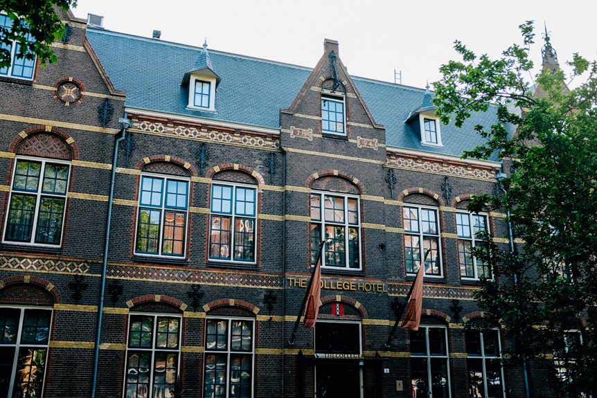 hotels close to landmarks