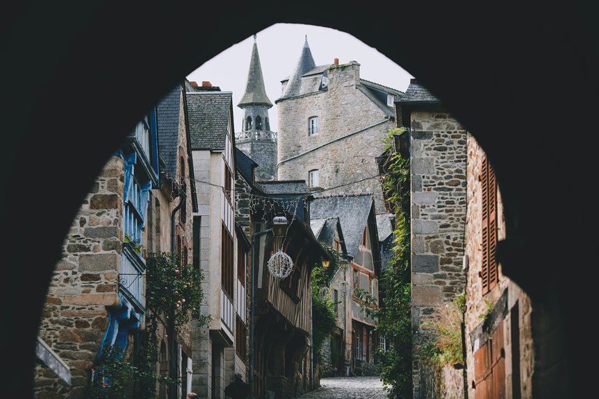 hotels near castle area