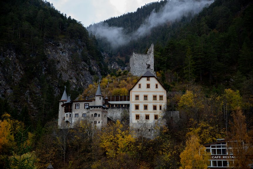 hotels near castle area